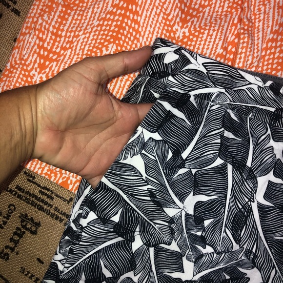 Banana Republic Bundle 2 Pieces short - Picture 4 of 9